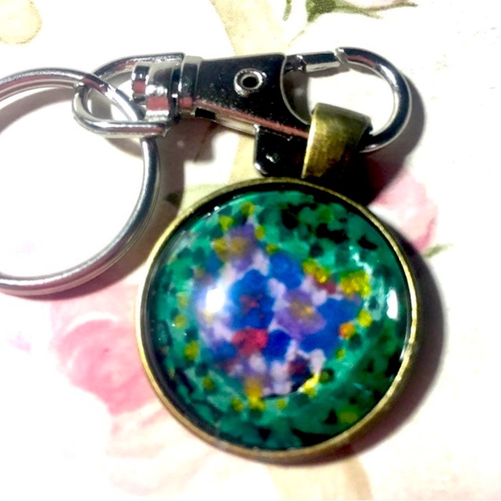 Floral cat Hand painted 1 inch cabochon in gold color bezel keychain.